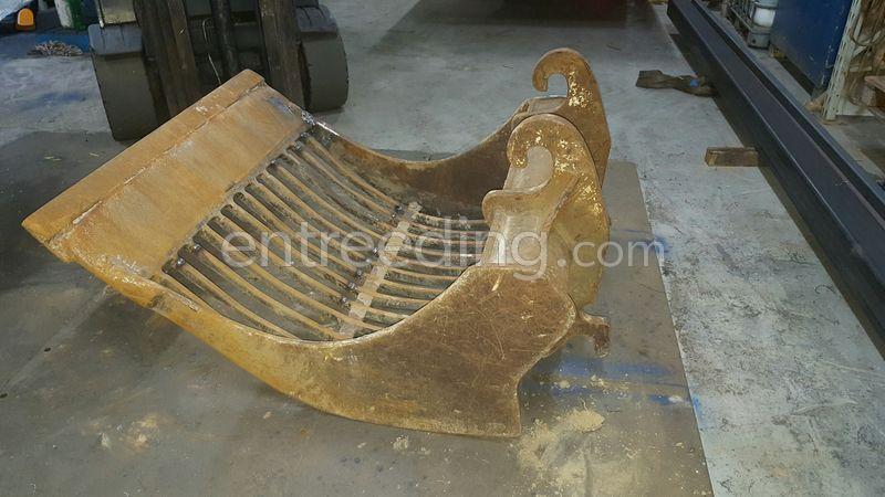 Nette puinriek met nieuw voorzetmes. CW 30 voor 10/14tons machine.  125 cm breed