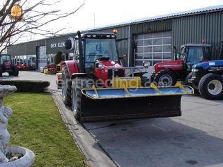 MF 6470 met Rolbezem & Sn... Omgeving Voorne-Putten