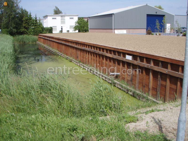 Hardhout t.b.v. beschoeiing