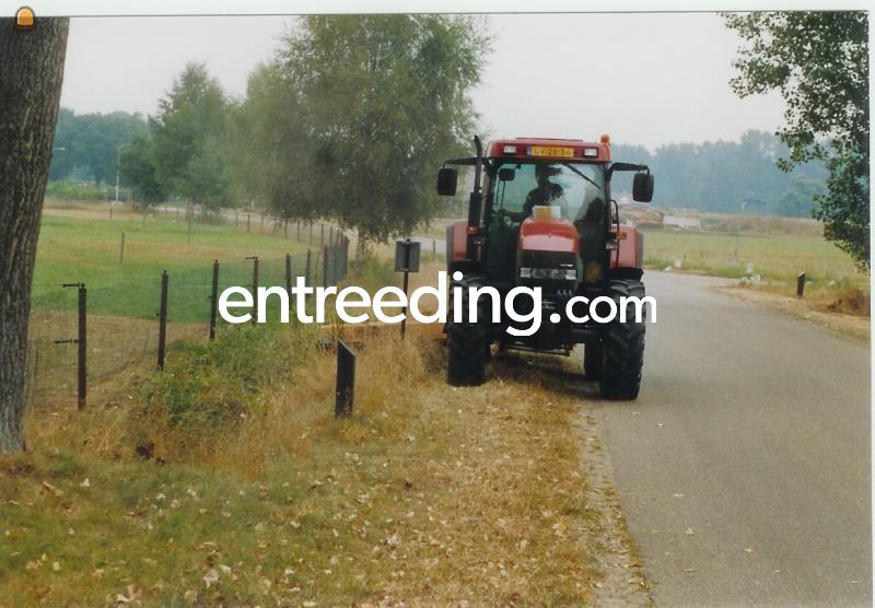 Case MX100 met klepelmaaier