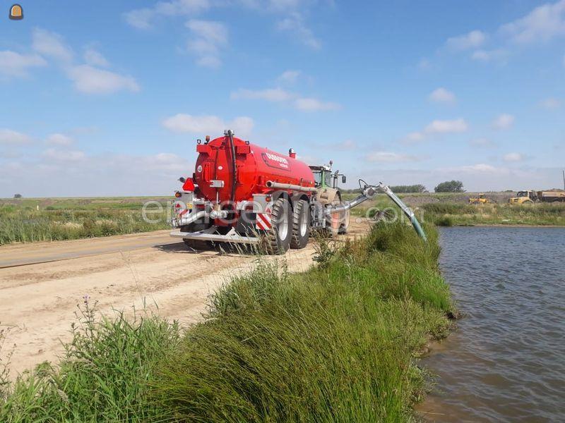 Fendt + 17m3 waterwagen