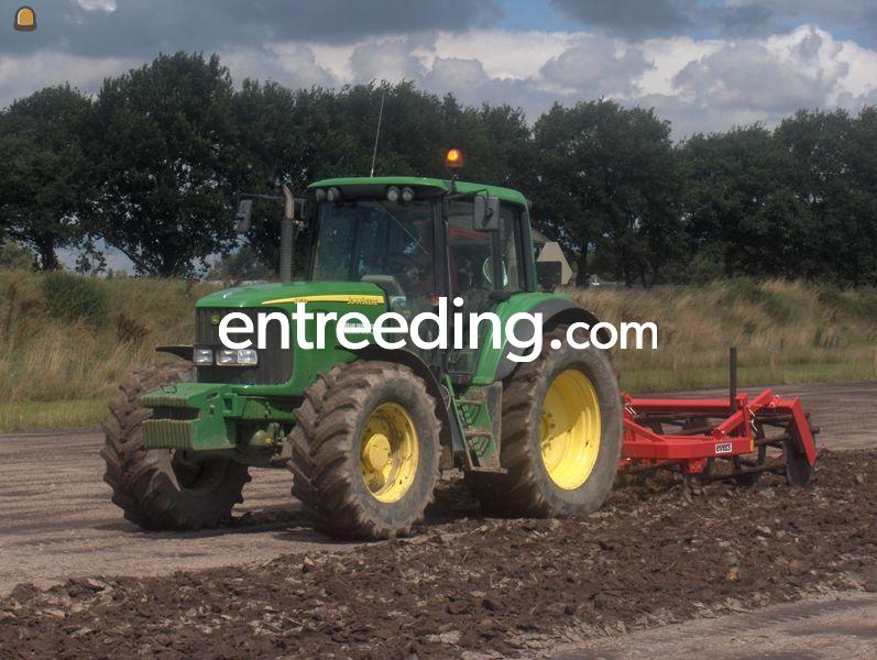 John Deere 7530 met cultivator