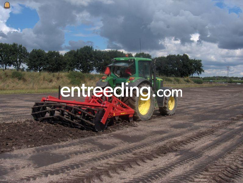 John Deere 7530 met cultivator