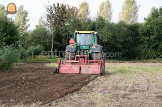 Tractor + Howard frees Omgeving Tiel