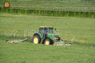 Tractor + front en achter... Omgeving Tiel