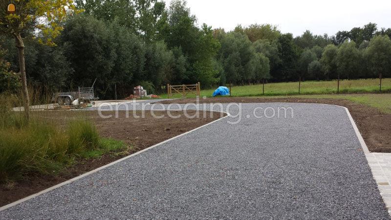 Kasseien, platines, klinkers, beton, grindmatten, natuursteen en meer