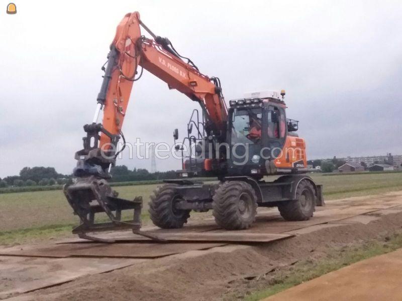 Doosan DX140W met draaikantelstuk