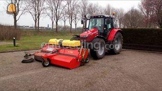 Trekker met veegopvangbak Omgeving Amersfoort