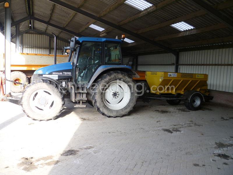 NH TS 110 + 2m3 zoutstrooier