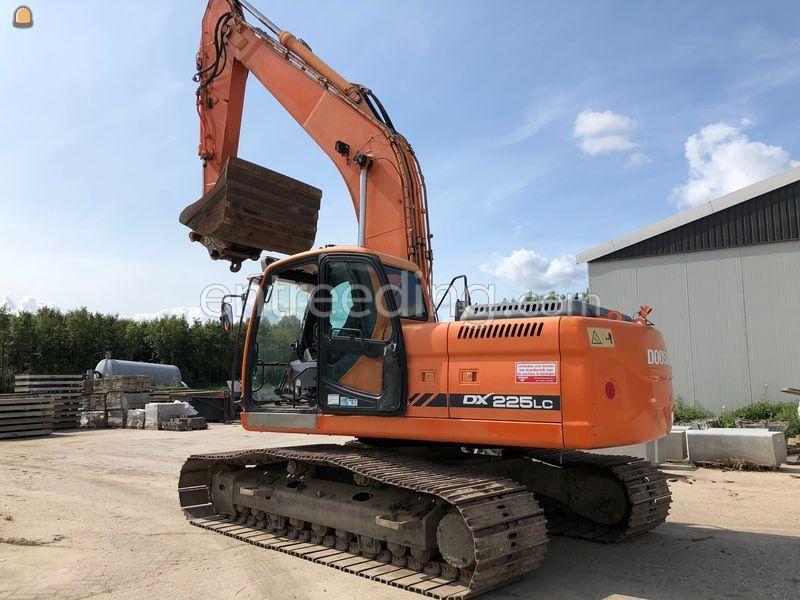 Doosan DX 225