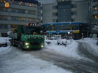 Vrachtwagen+zoutstrooier Omgeving Alphen a/d Rijn