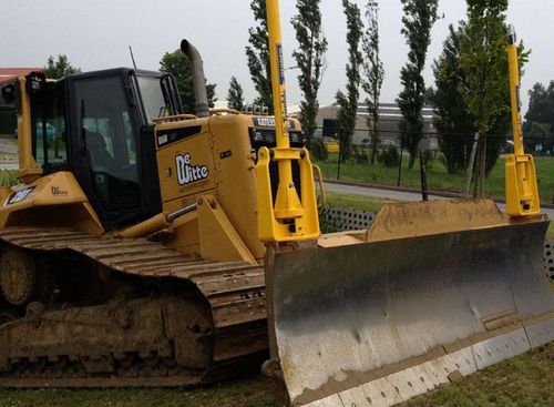 Nieuwe CAT bulldozers met...
