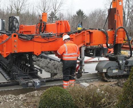 Slipform paver met automa...