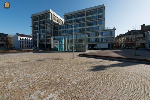 Bestrating met houtkleuri...