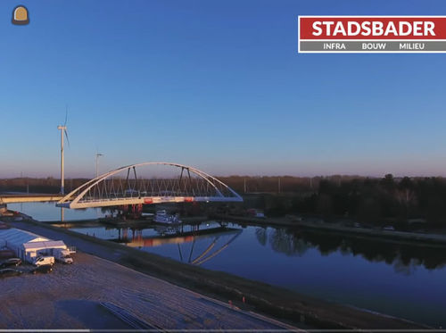 Wegenbouwers bouwen brugg...