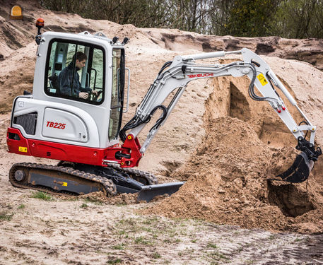 Takeuchi TB225 heeft capa...