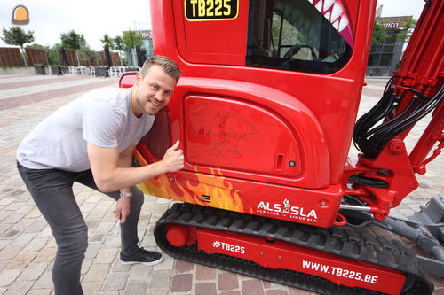 Takeuchi haalt met Projec...